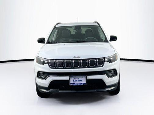 Bright White Clearcoat 2022 Jeep Compass Latitude