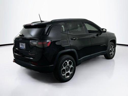 Diamond Black Crystal Pearlcoat 2022 Jeep Compass Trailhawk