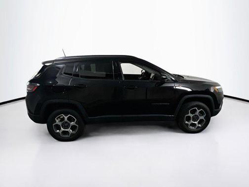 Diamond Black Crystal Pearlcoat 2022 Jeep Compass Trailhawk