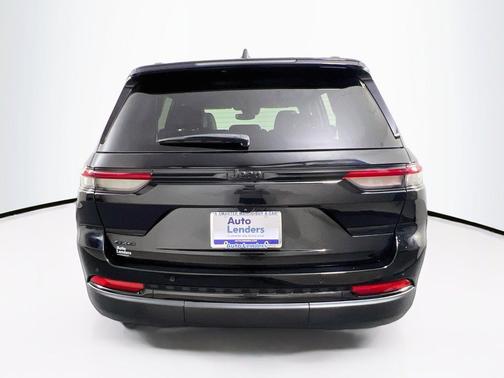 Diamond Black Crystal Pearlcoat 2023 Jeep Grand Cherokee Altitude