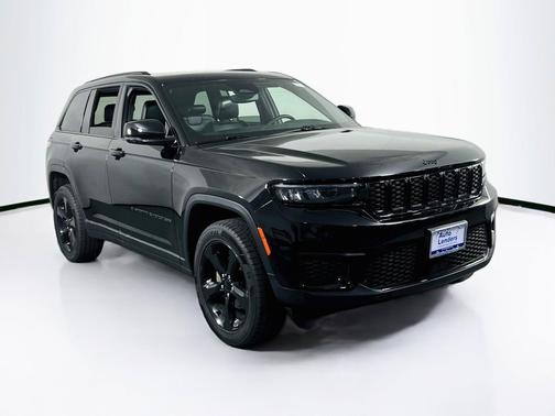 Diamond Black Crystal Pearlcoat 2023 Jeep Grand Cherokee Altitude