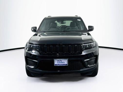Diamond Black Crystal Pearlcoat 2023 Jeep Grand Cherokee Altitude