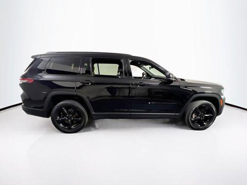 Diamond Black Crystal Pearlcoat 2023 Jeep Grand Cherokee L Altitude