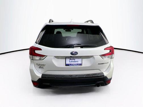 Crystal White Pearl 2021 Subaru Forester Limited