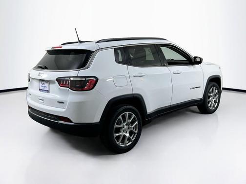 Bright White Clearcoat 2022 Jeep Compass Latitude Lux