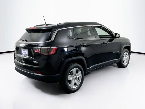 Diamond Black Crystal Pearlcoat 2022 Jeep Compass Latitude