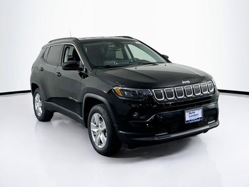 Diamond Black Crystal Pearlcoat 2022 Jeep Compass Latitude