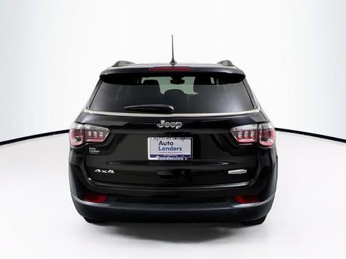 Diamond Black Crystal Pearlcoat 2022 Jeep Compass Latitude