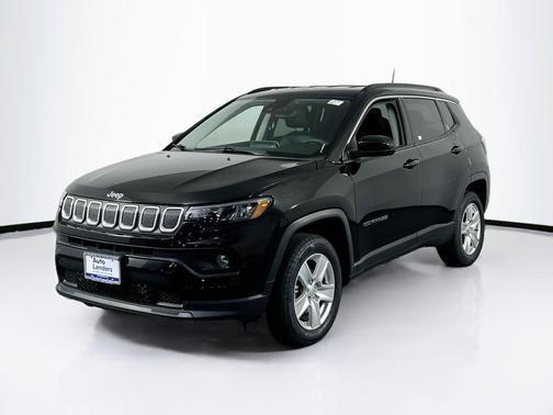 Diamond Black Crystal Pearlcoat 2022 Jeep Compass Latitude