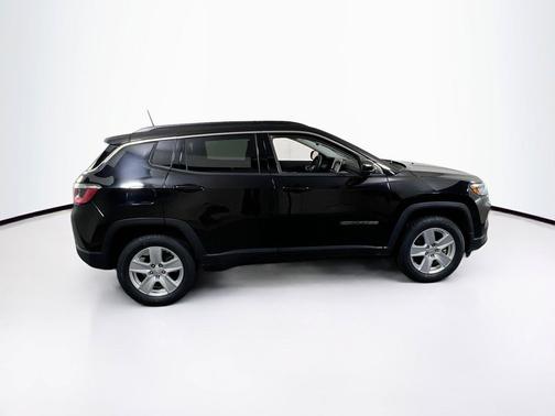Diamond Black Crystal Pearlcoat 2022 Jeep Compass Latitude