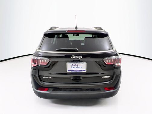 Diamond Black Crystal Pearlcoat 2022 Jeep Compass Latitude Lux