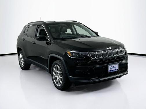 Diamond Black Crystal Pearlcoat 2022 Jeep Compass Latitude Lux