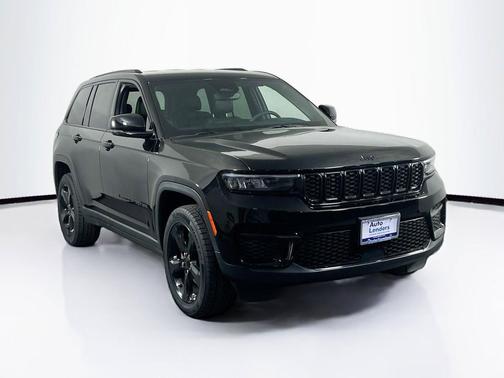 Diamond Black Crystal Pearlcoat 2023 Jeep Grand Cherokee Altitude