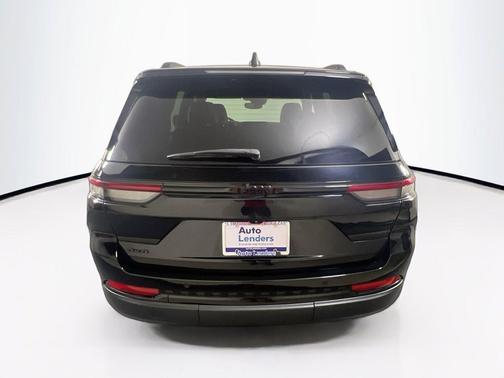 Diamond Black Crystal Pearlcoat 2023 Jeep Grand Cherokee Altitude