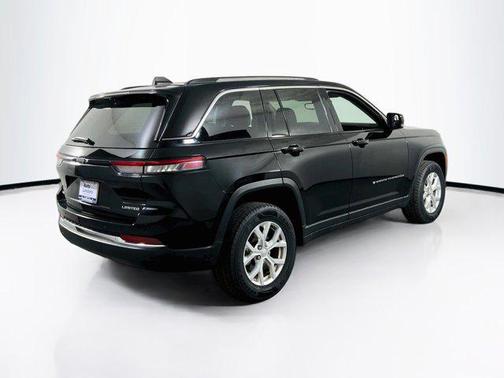 Diamond Black Crystal Pearlcoat 2023 Jeep Grand Cherokee Limited