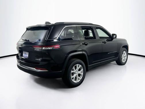 Diamond Black Crystal Pearlcoat 2023 Jeep Grand Cherokee Limited