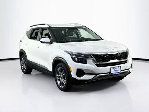 Snow White Pearl 2022 Kia Seltos S