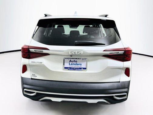 Snow White Pearl 2022 Kia Seltos S