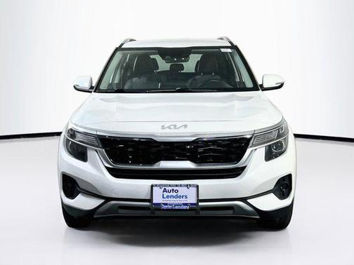 Snow White Pearl 2022 Kia Seltos S