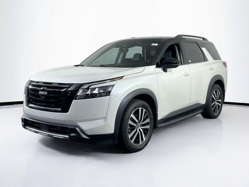 Pearl White Tricoat/Super Black 2023 Nissan Pathfinder Platinum 4WD