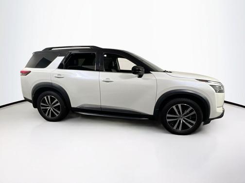 Pearl White Tricoat/Super Black 2023 Nissan Pathfinder Platinum 4WD