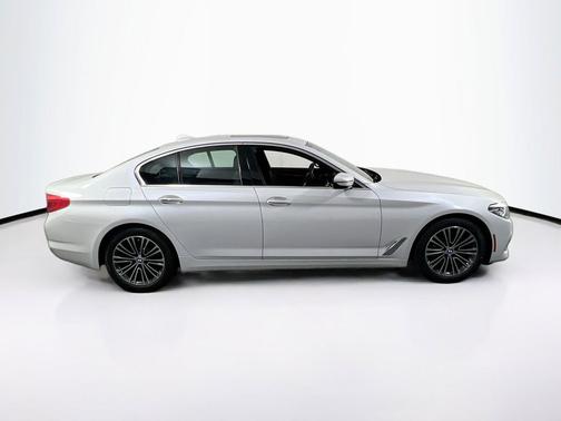 Mineral White Metallic 2018 BMW 530 xDrive