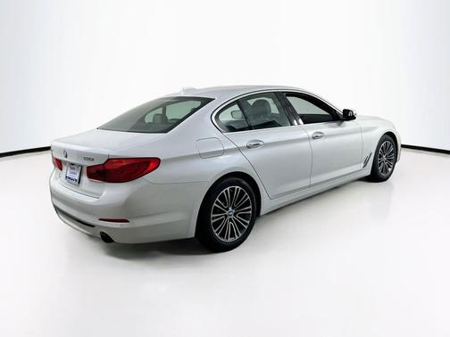 Mineral White Metallic 2018 BMW 530 xDrive