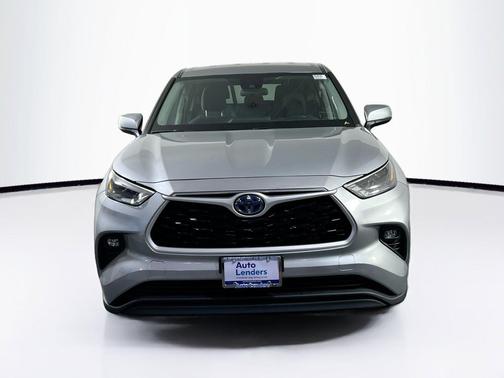 Celestial Silver Metallic 2022 Toyota Highlander Hybrid LE