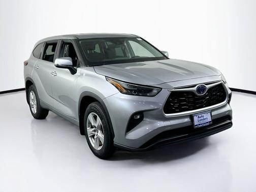 Celestial Silver Metallic 2022 Toyota Highlander Hybrid LE