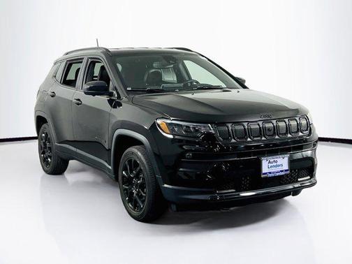 Diamond Black Crystal Pearlcoat 2022 Jeep Compass Latitude