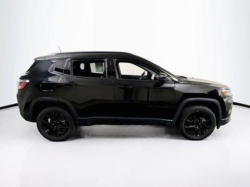Diamond Black Crystal Pearlcoat 2022 Jeep Compass Latitude