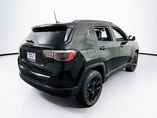 Diamond Black Crystal Pearlcoat 2022 Jeep Compass Latitude