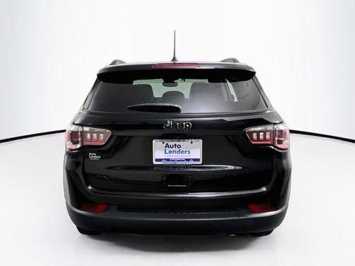 Diamond Black Crystal Pearlcoat 2022 Jeep Compass Latitude