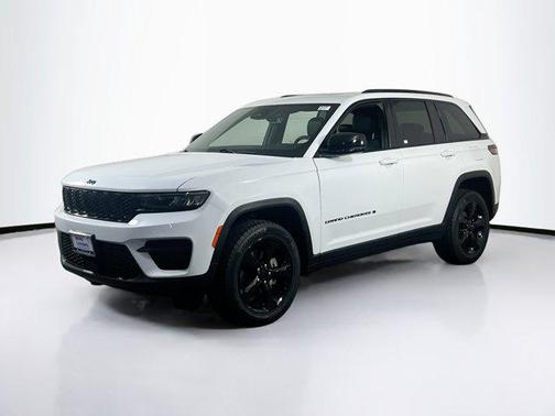 Bright White Clearcoat 2023 Jeep Grand Cherokee Altitude