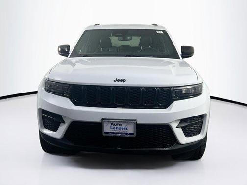Bright White Clearcoat 2023 Jeep Grand Cherokee Altitude