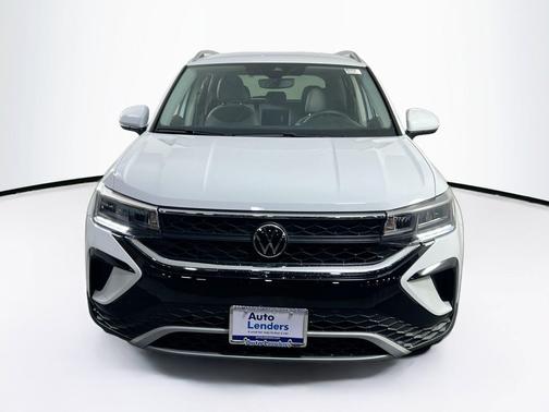 Pure White 2022 Volkswagen Taos 1.5T SE