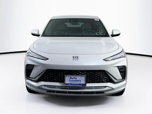 White Frost Tricoat 2025 Buick Envista Avenir FWD