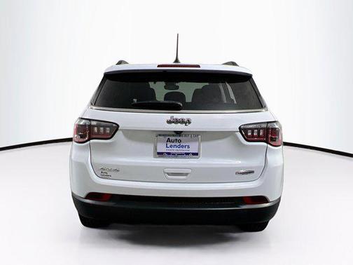 Bright White Clearcoat 2022 Jeep Compass Latitude