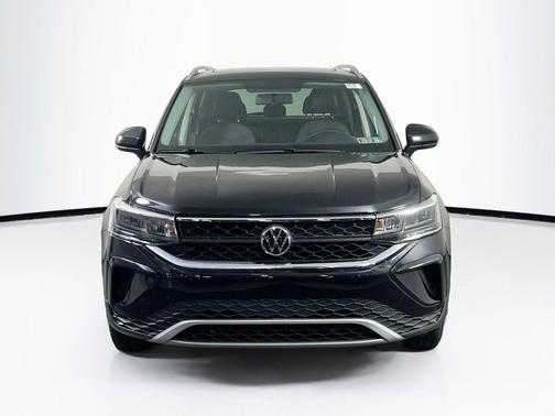 Deep Black Pearl 2022 Volkswagen Taos 1.5T SE