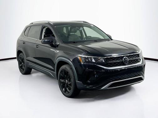Deep Black Pearl 2022 Volkswagen Taos 1.5T SE