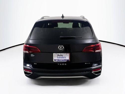 Deep Black Pearl 2022 Volkswagen Taos 1.5T SE
