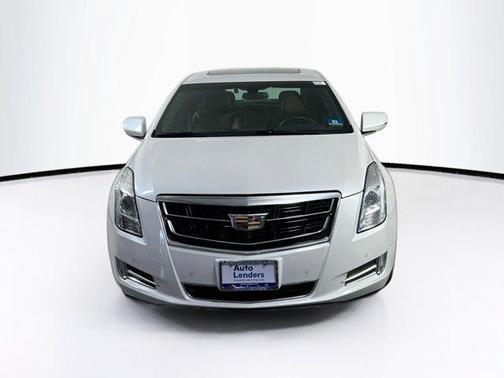 Crystal White Tricoat 2017 Cadillac XTS Luxury