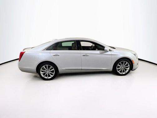 Crystal White Tricoat 2017 Cadillac XTS Luxury