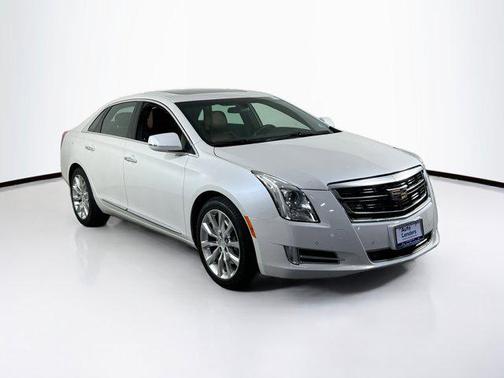Crystal White Tricoat 2017 Cadillac XTS Luxury