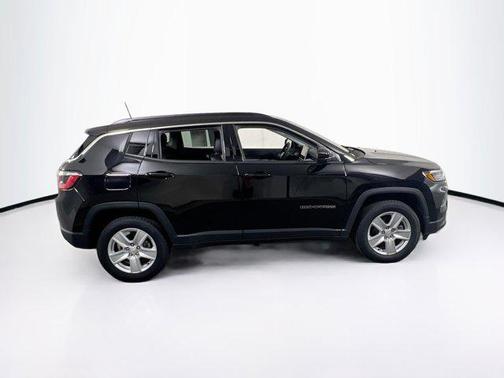 Diamond Black Crystal Pearlcoat 2022 Jeep Compass Latitude