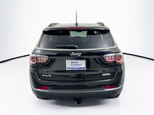 Diamond Black Crystal Pearlcoat 2022 Jeep Compass Latitude