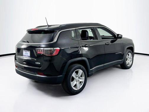 Diamond Black Crystal Pearlcoat 2022 Jeep Compass Latitude