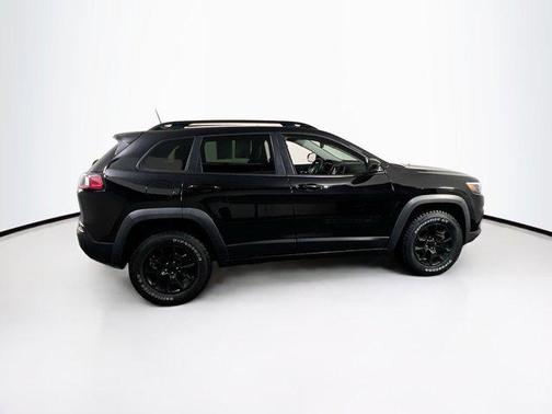 Diamond Black Crystal Pearlcoat 2022 Jeep Cherokee X 4x4