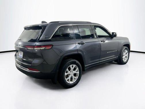 Baltic Gray Metallic Clearcoat 2023 Jeep Grand Cherokee Limited