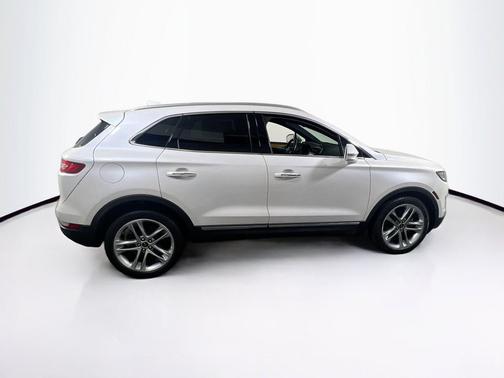 White Platinum Metallic Tri-Coat 2019 Lincoln MKC Reserve
